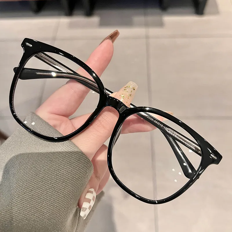 Cranta Komeia Oval Sunglasses Women's-4