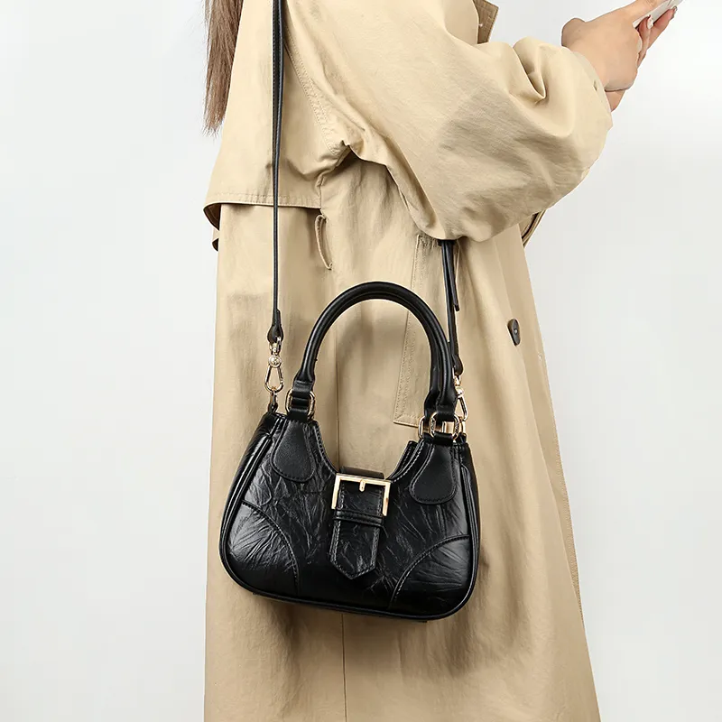 TUCANO Handbags Classic Black-6