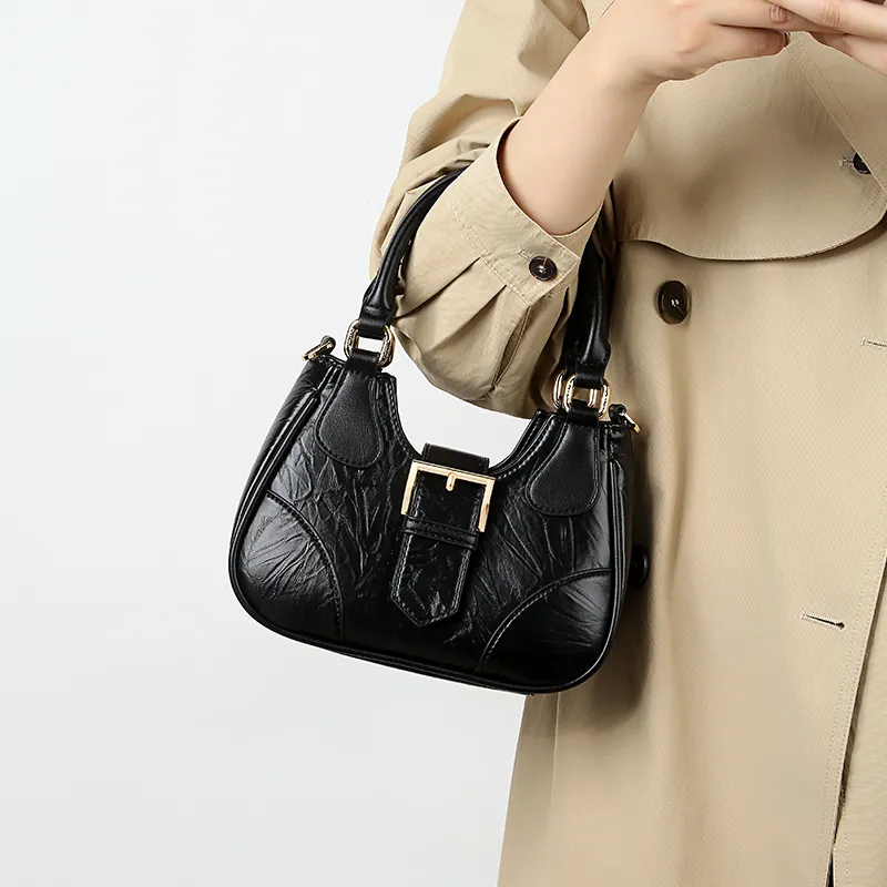 TUCANO Handbags Classic Black-5