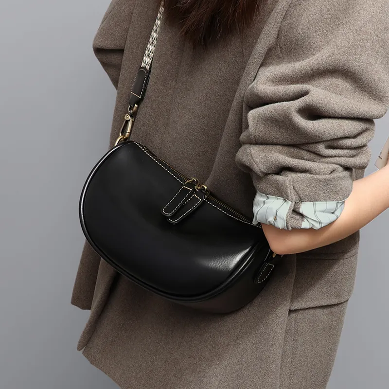 C°BANNER Cow Leather With Synthetic Leather Pillow Bag, Shoulder Bag Regular Women's Black-4