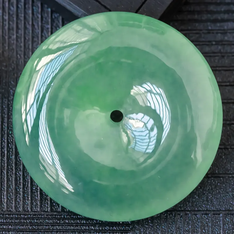 Yubo City Ice Glutinous Jadeite Pendants Unisex-1
