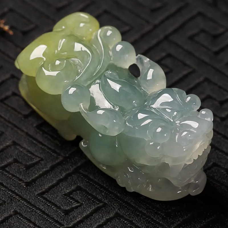 Yubo City Ice Glutinous Jadeite Pendants Unisex-1