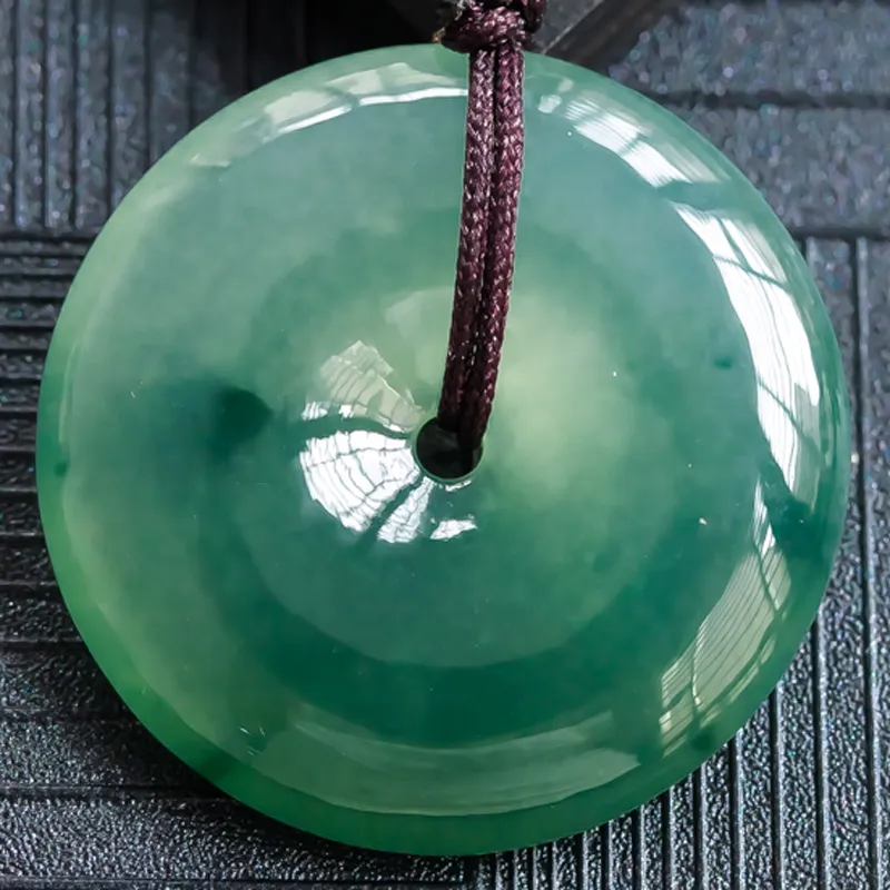 Yubo City Ice Glutinous Jadeite Pendants Unisex-3