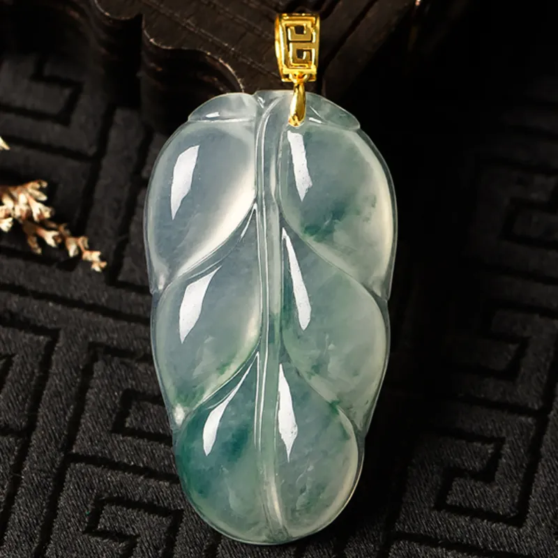 Yubo City Ice Glutinous Jadeite Pendants Unisex-2