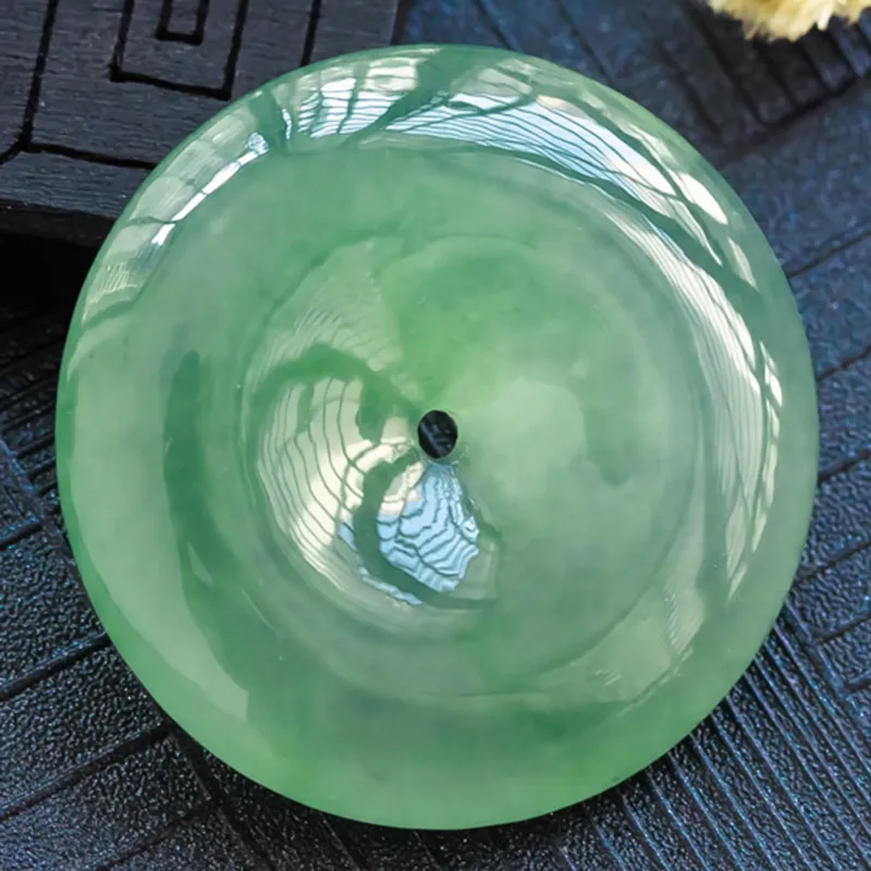 Yubo City Ice Glutinous Jadeite Pendants Unisex-3