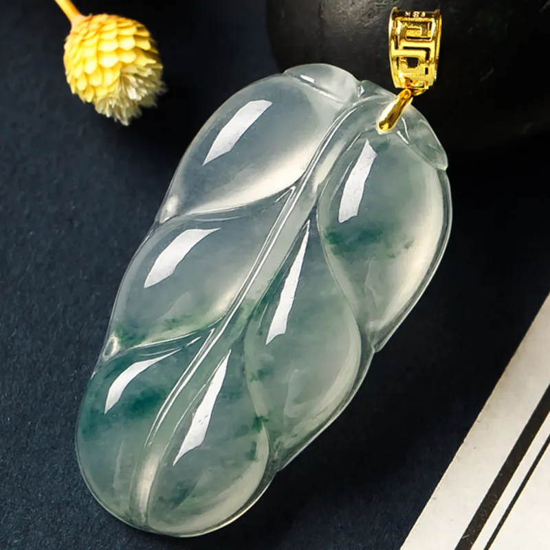 Yubo City Ice Glutinous Jadeite Pendants Unisex-1