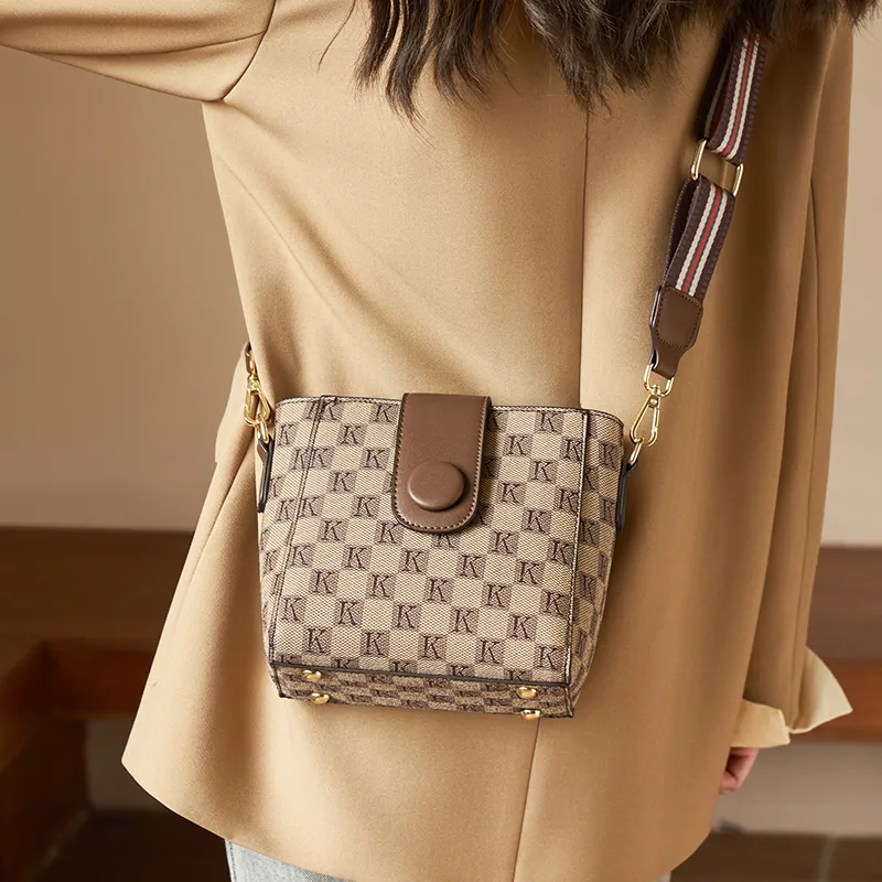 AOKANG PVC Bucket Bag Shoulder Bag, Crossbody Bag Shoulder Bag, Commuter Bag Regular Women's Khaki/Coffee-2