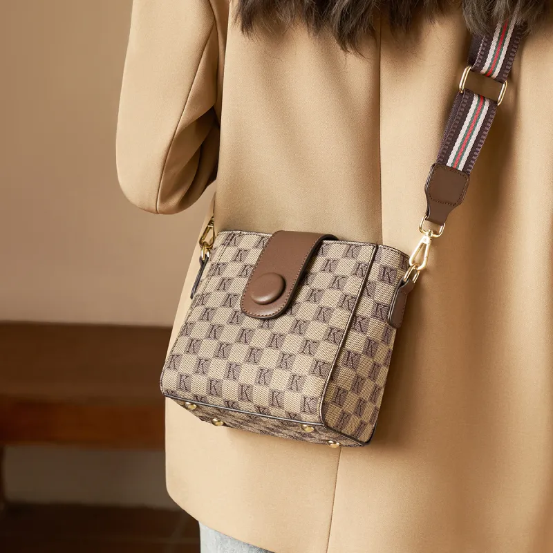 AOKANG PVC Bucket Bag Shoulder Bag, Crossbody Bag Shoulder Bag, Commuter Bag Regular Women's Khaki/Coffee-1