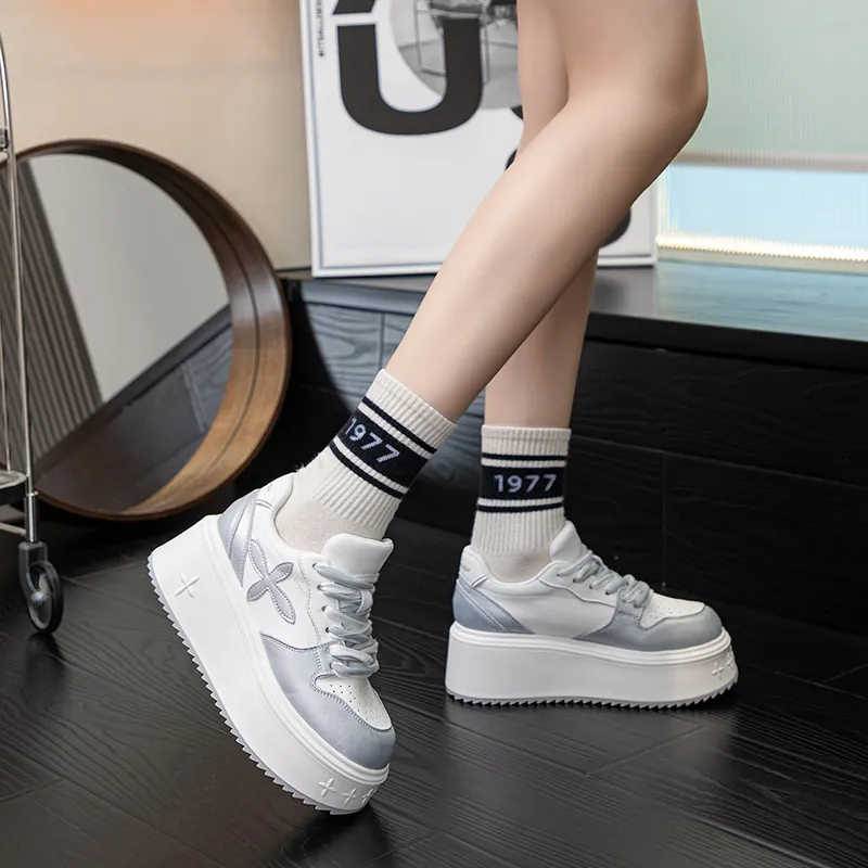 Roubini Low Top Skateboard Shoes Women's White-2
