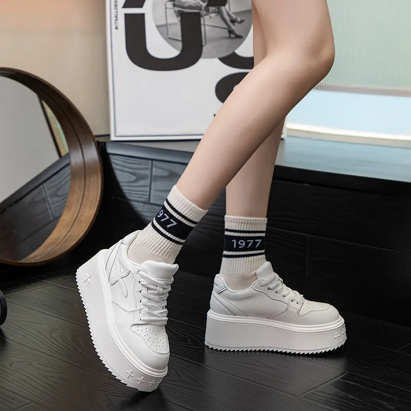 Roubini Low Top Skateboard Shoes Women's White-4