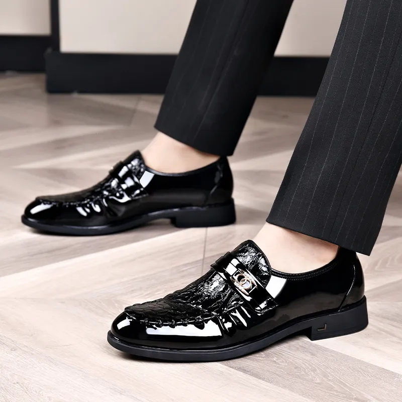 SHUPATE Loafers Men Black/Red-8