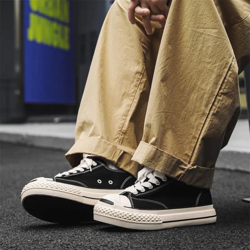 VANSSI Low Top Skateboard Shoes Men's Black-5