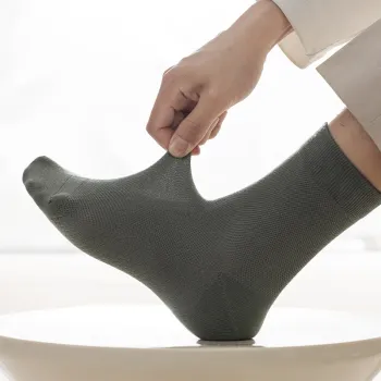 AUGUST Men Mid-Calf Socks