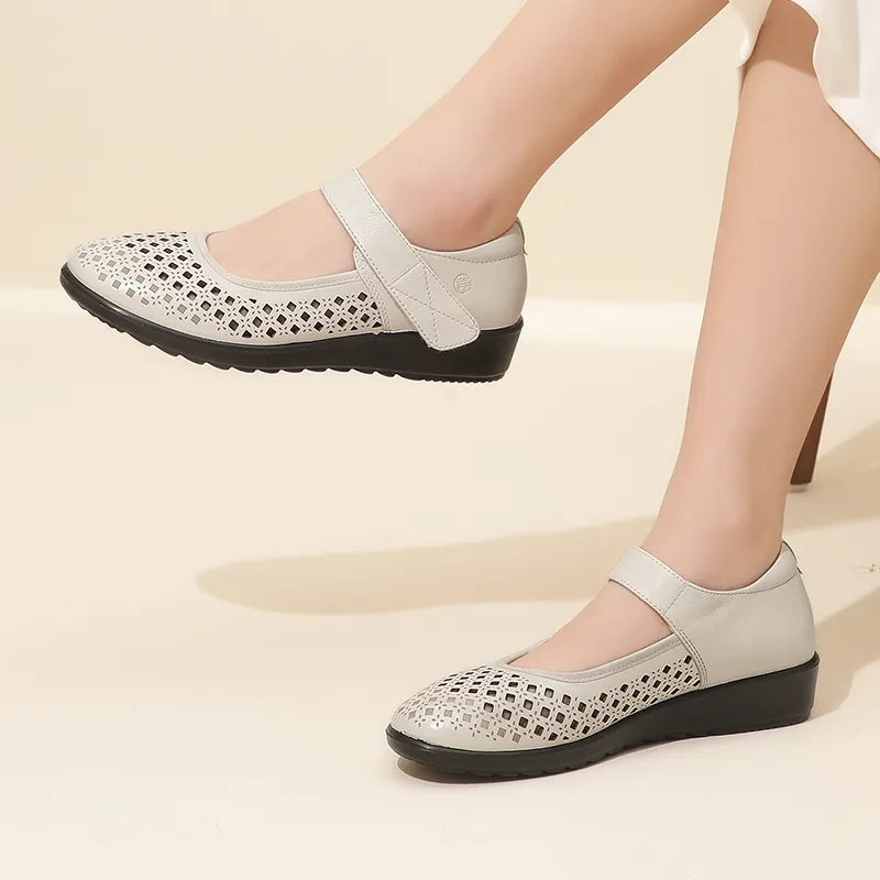 Cigna Clogs Women's-4