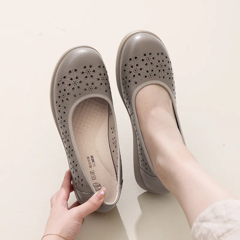 Cigna Clogs Women's-5