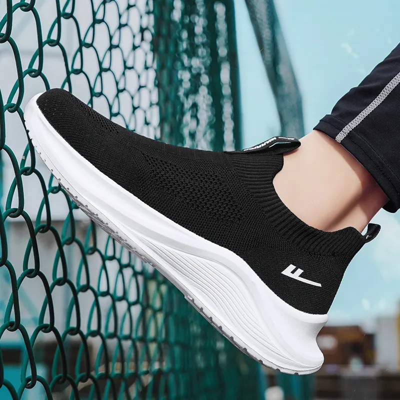 Warrior Wear resistant, Lightweight, Breathable, And Non slip. Low Top Casual Shoes Men's Black-6