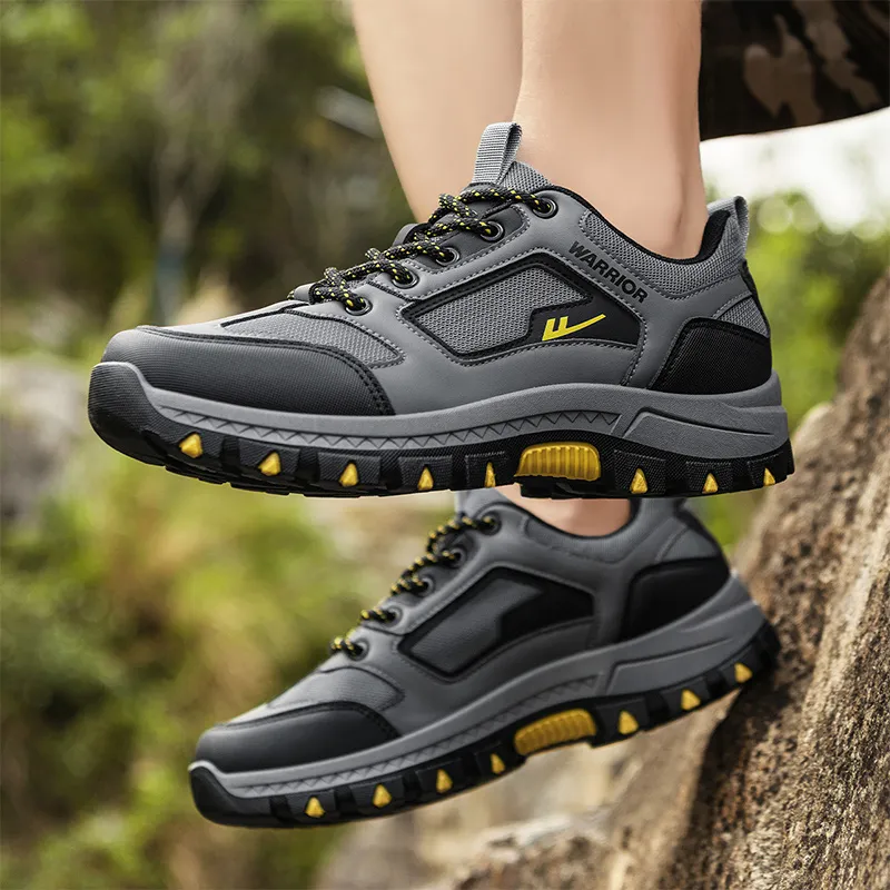 WARRIOR Hiking / Trekking Shoes Men Low Top Black, Yellow-7