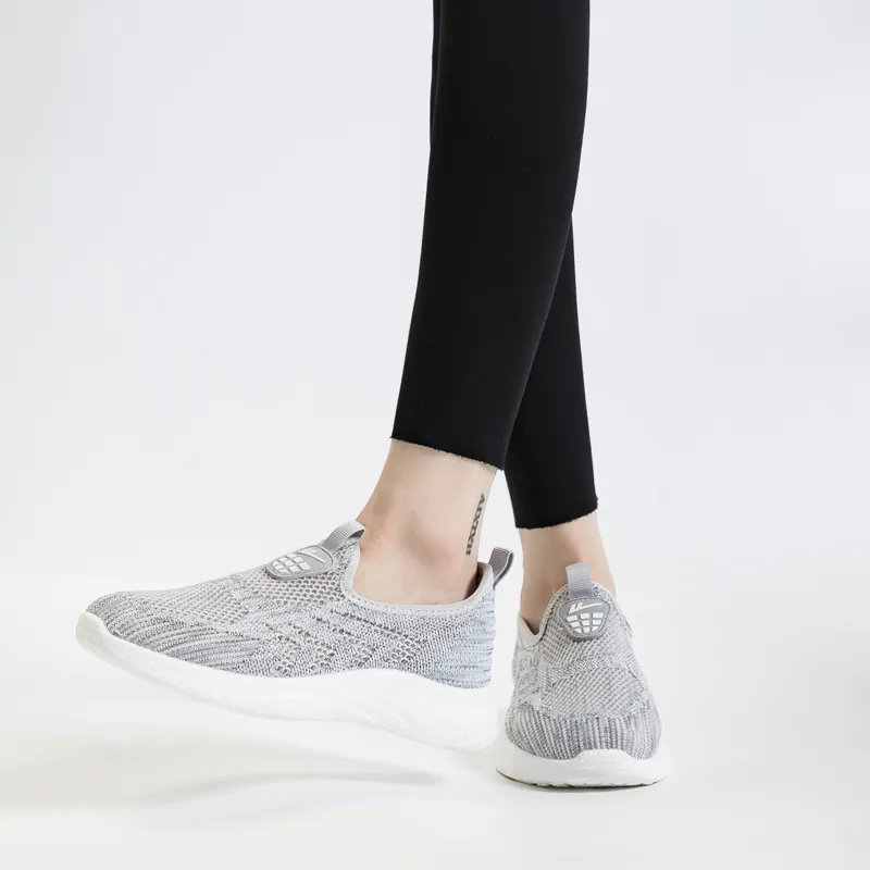 Warrior Slip-on Slip-on Shoes Wear-resistant Lightweight Breathable And Non-slip. Low-Top Casual Shoes Women's-1