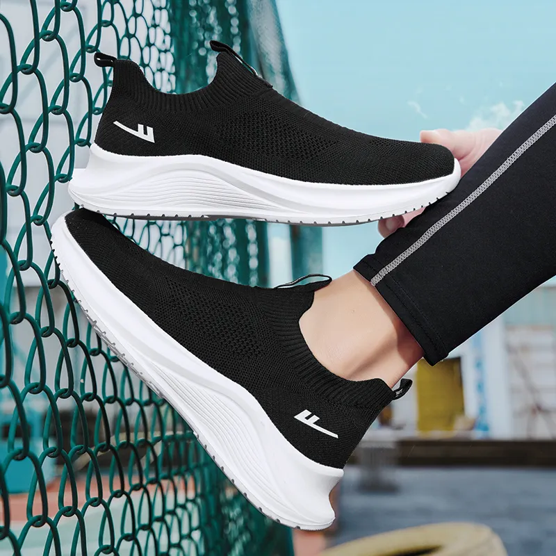 Warrior Wear resistant, Lightweight, Breathable, And Non slip. Low Top Casual Shoes Men's Black-5