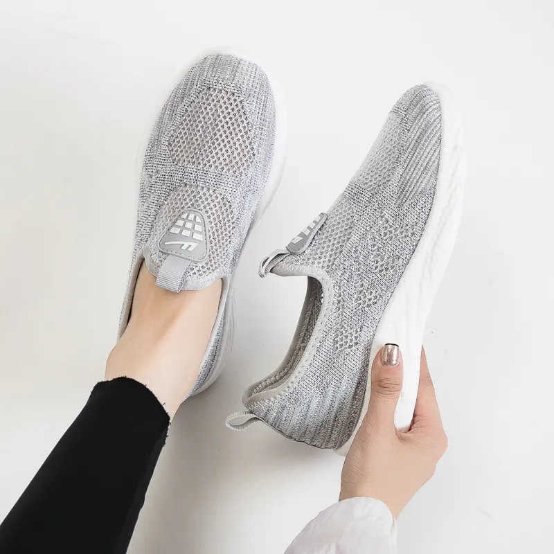 Warrior Slip-on Slip-on Shoes Wear-resistant Lightweight Breathable And Non-slip. Low-Top Casual Shoes Women's-2