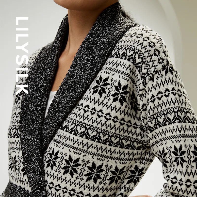 LILIXIUKE Knitwear Women's Snowflakes On A White Background-0