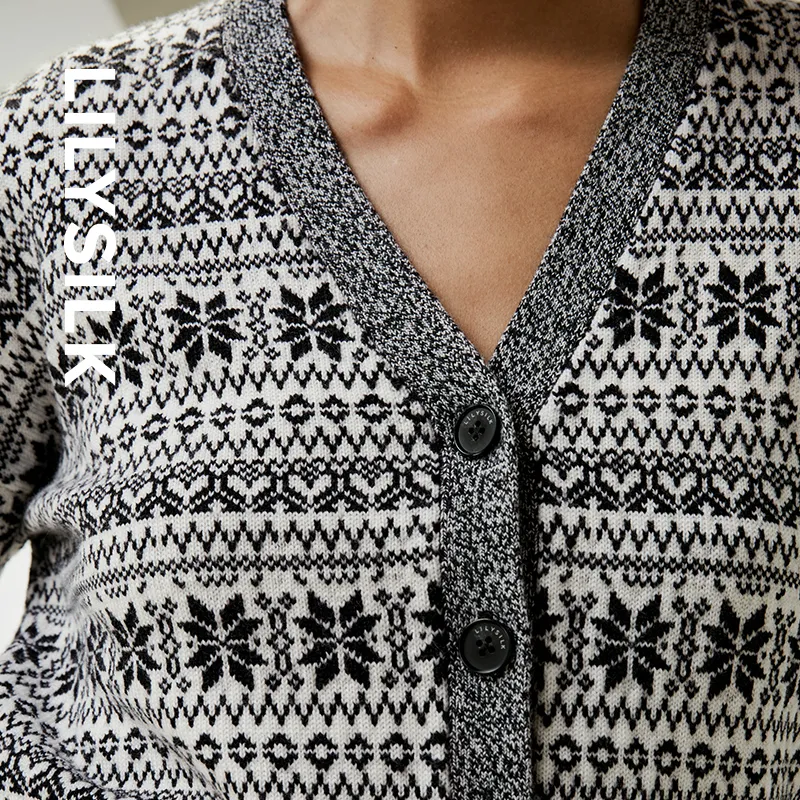 LILIXIUKE Sweater Women's Snowflakes On A White Background-0