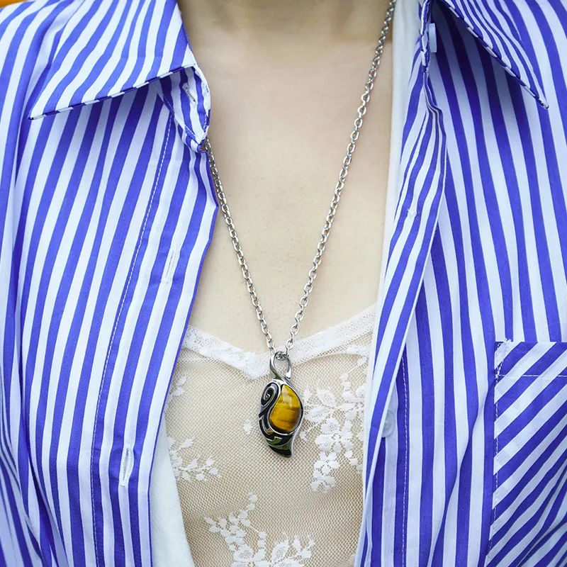 ROADLATIVE Titanium Steel Necklaces Unisex-2
