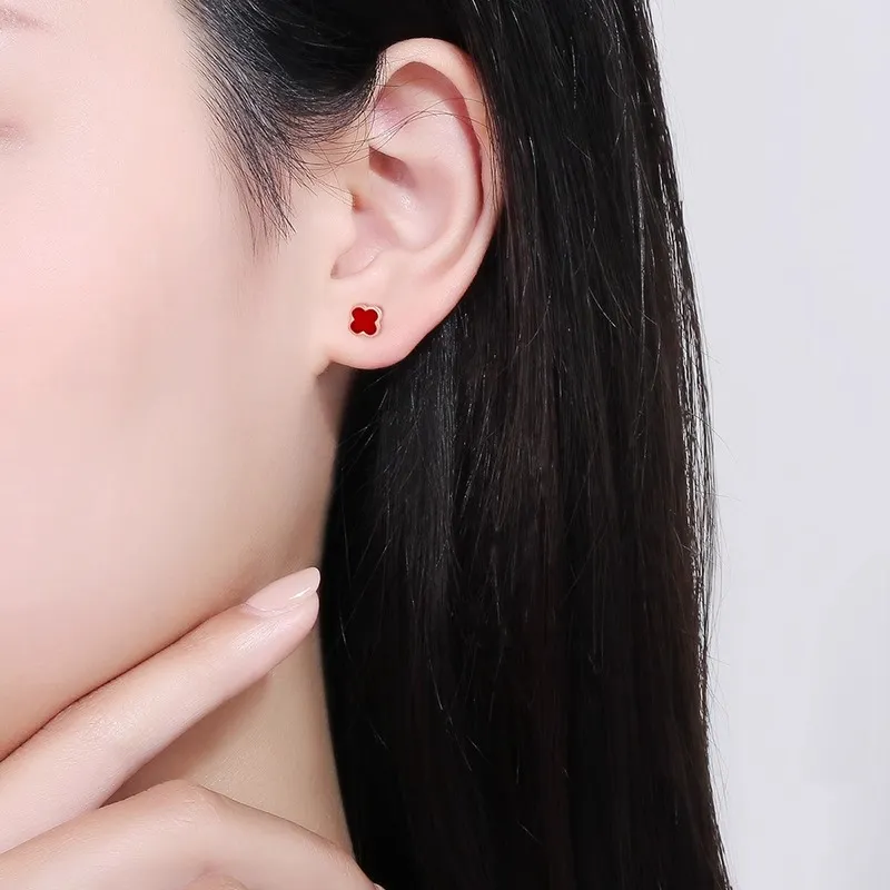 KING TAI SANG 18K Gold Stud Earrings Unisex-5