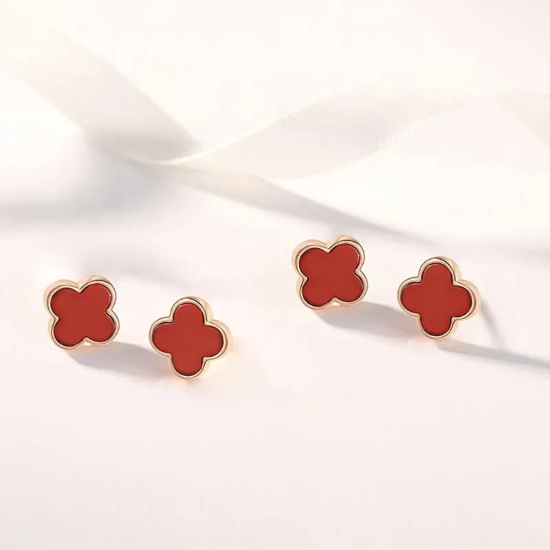 KING TAI SANG 18K Gold Stud Earrings Unisex-2