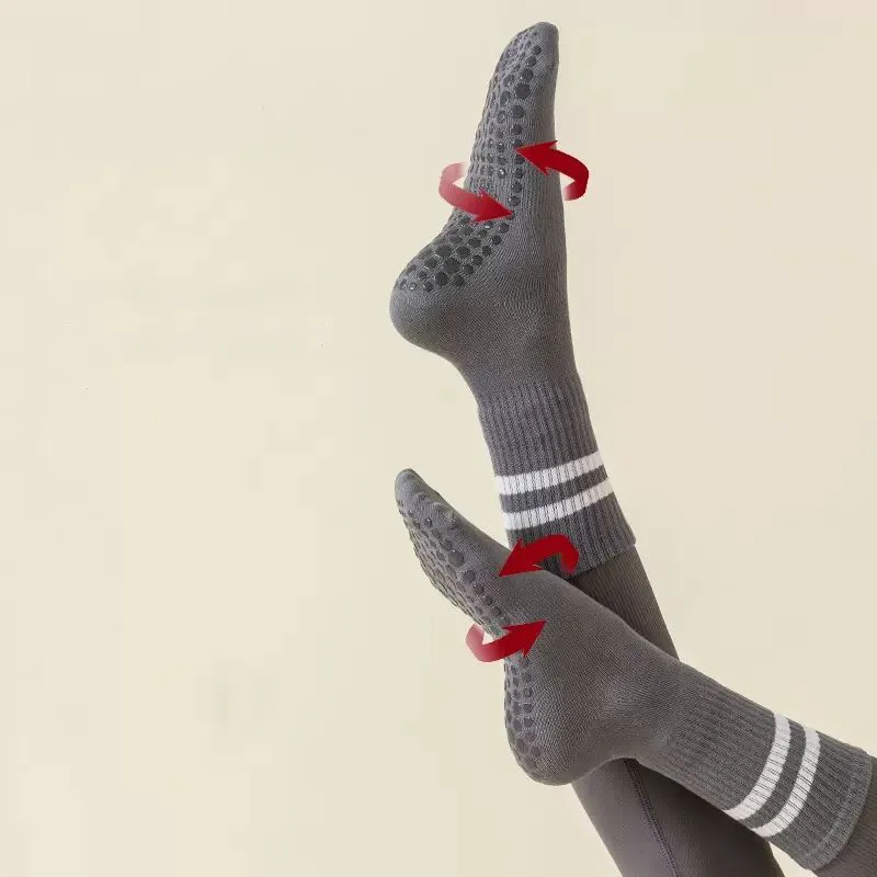BEAR UNION Mid Calf Socks Women's-18