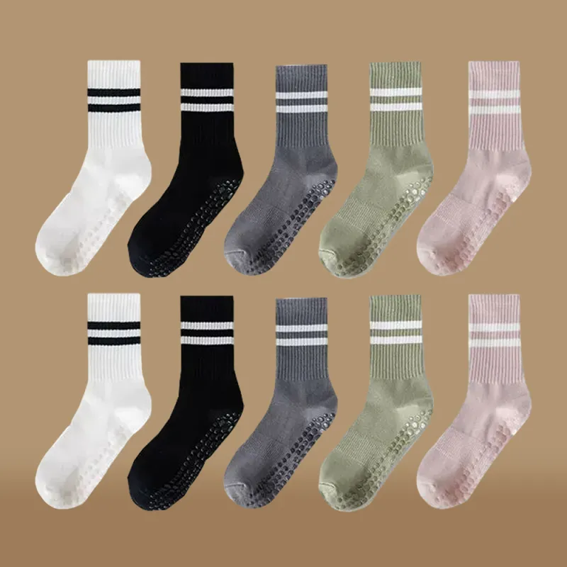 BEAR UNION Mid Calf Socks Women's-22