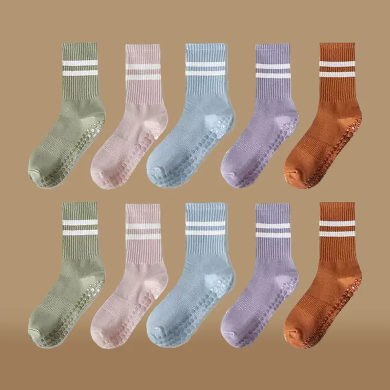 BEAR UNION Mid Calf Socks Women's-24
