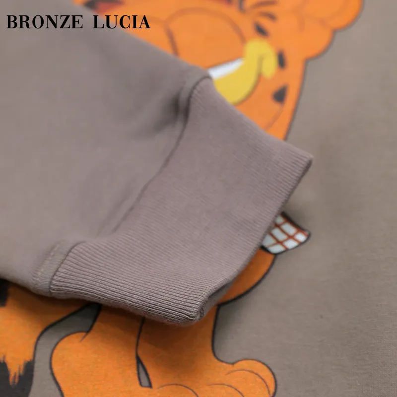 Bronze Lucia x JIAFEIMAO,LIANMINGKUAN Sweatshirt Unisex Khaki-3