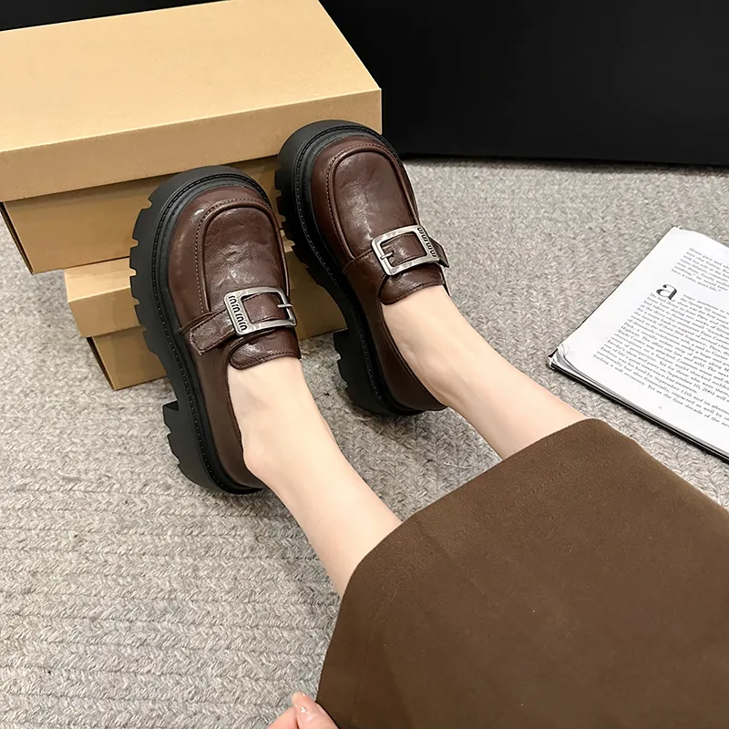 Take the Qin Loafers Women's Brown-7