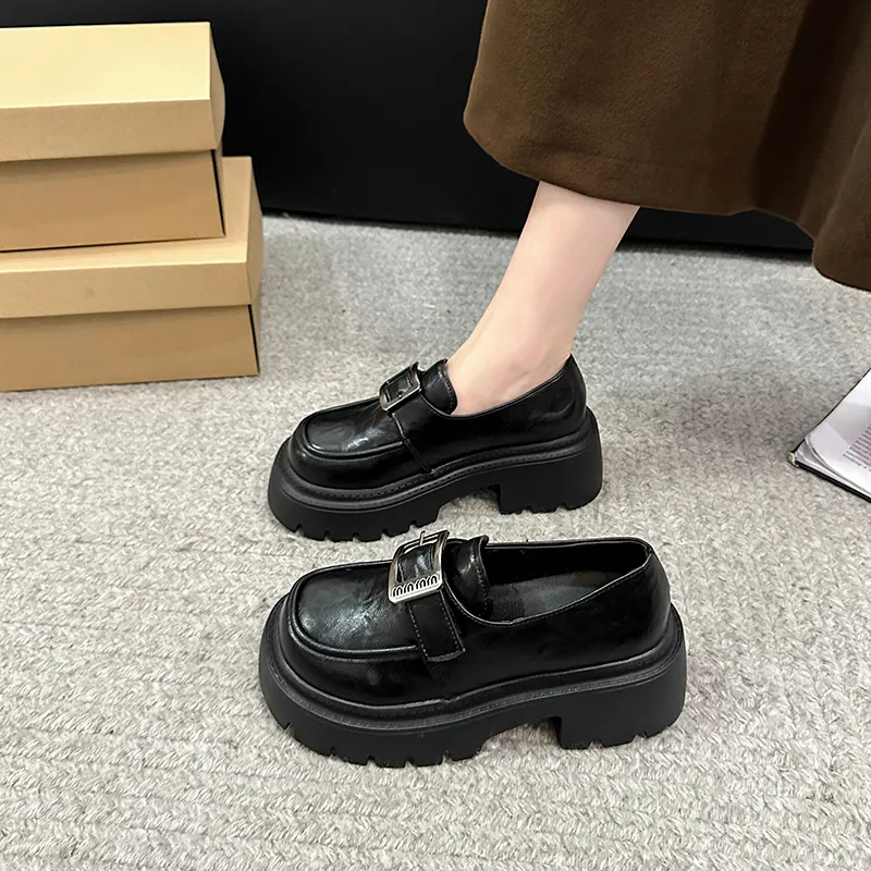 Take the Qin Loafers Women's Brown-1