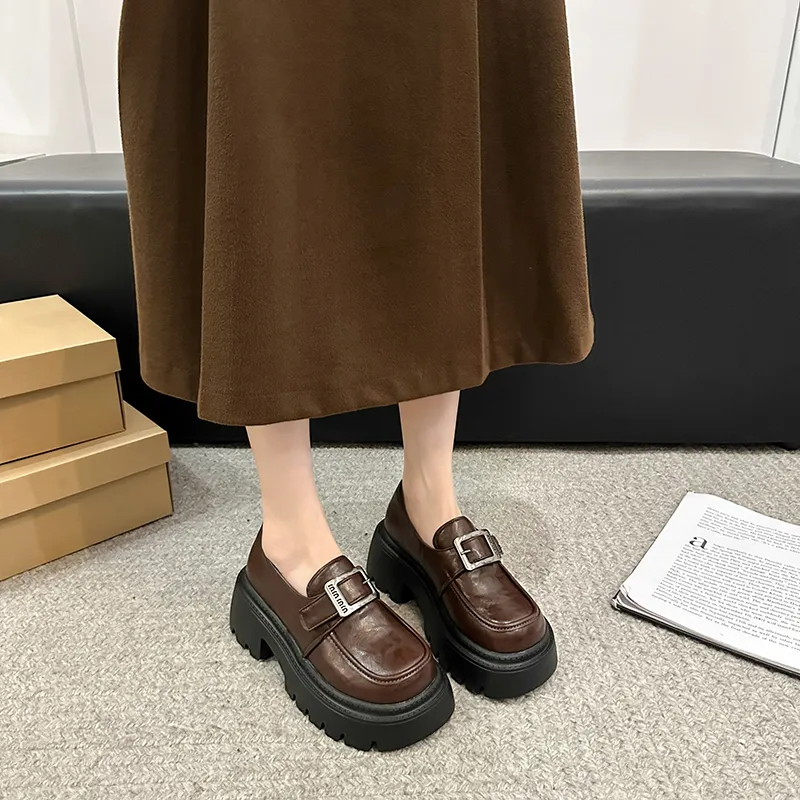 Take the Qin Loafers Women's Brown-8