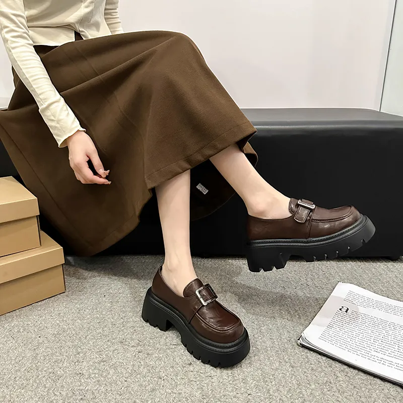 Take the Qin Loafers Women's Brown-9