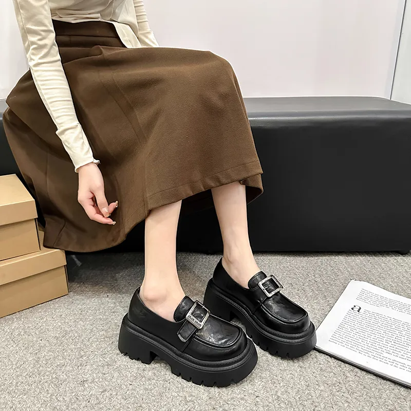 Take the Qin Loafers Women's Brown-3