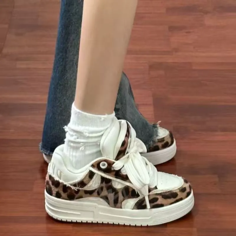 Take The Qin Non slip Lightweight Low Top Skateboard Shoes Unisex Leopard Print-4