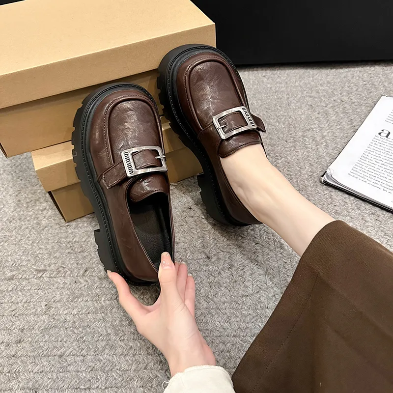 Take the Qin Loafers Women's Brown-6