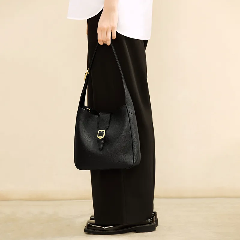 ROSA HERMOSO Shoulder Bags Black-4