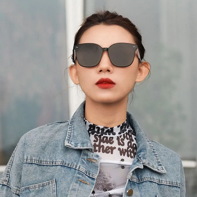 HELEN KELLER Plate Frame Square Sunglasses Unisex-4