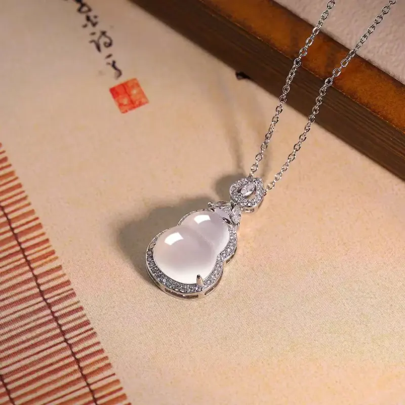 Royal Heaven's Choice Chalcedony Pendants Unisex-3