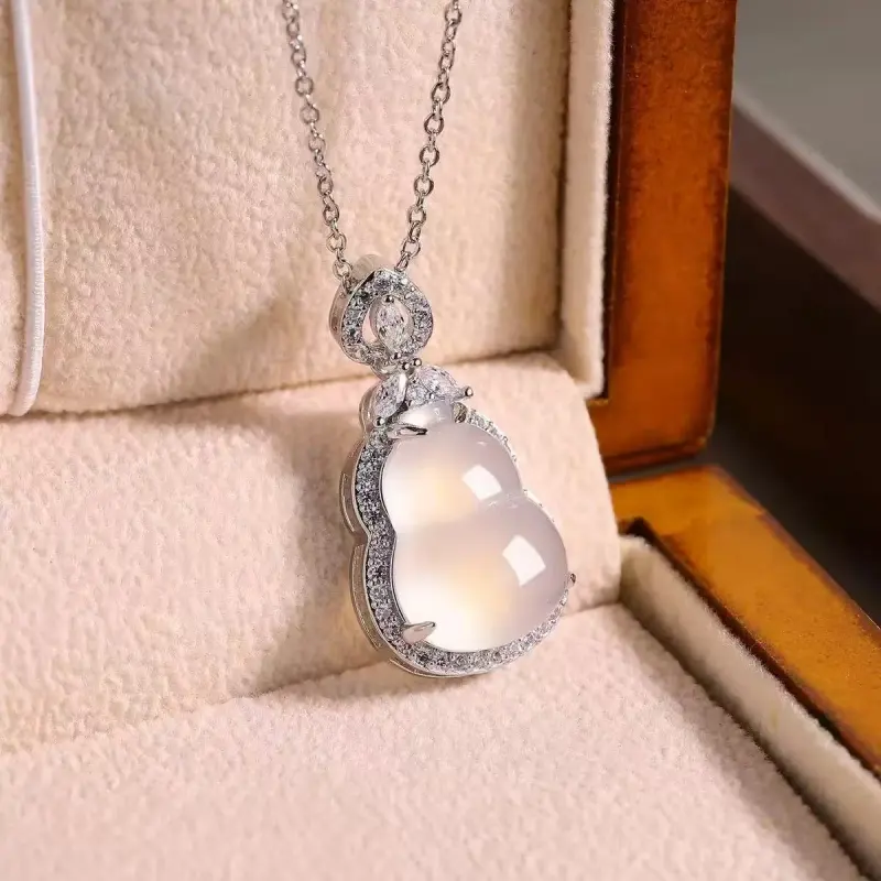 Royal Heaven's Choice Chalcedony Pendants Unisex-2