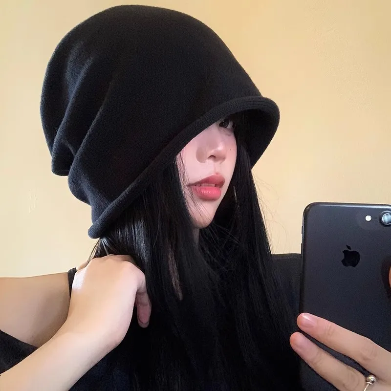 Cranta Komeia Acrylic Beanies Women's-1