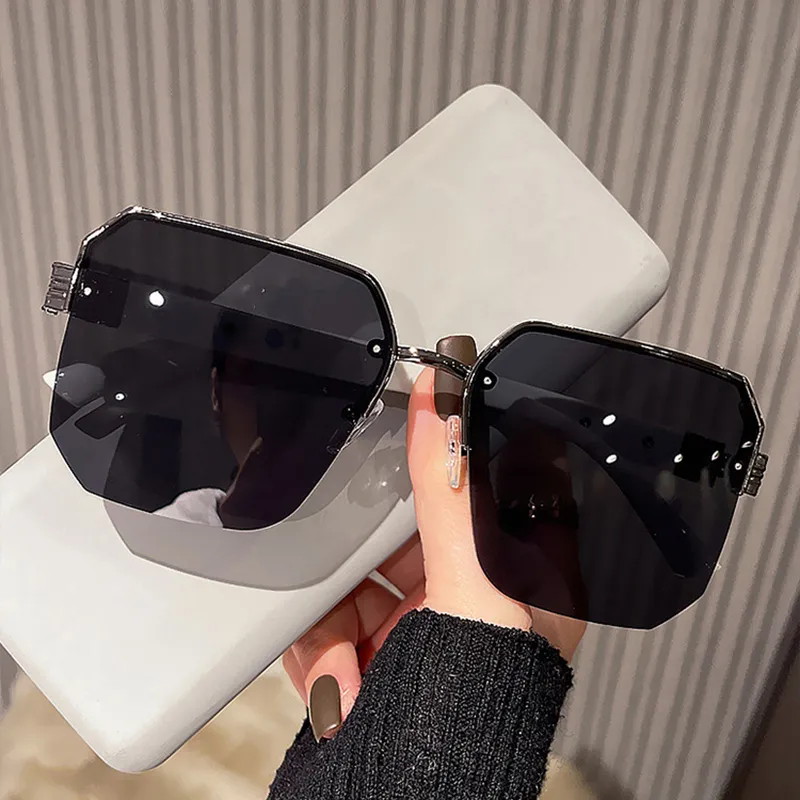 Cranta Komeia Irregular Shape Sunglasses Unisex-2