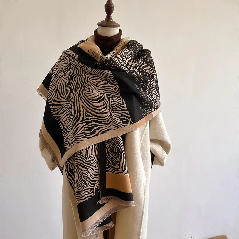 Cranta Komeia Knit Scarves Women's-1