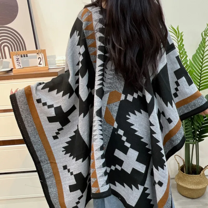Cranta Komeia Shawls Women's-4