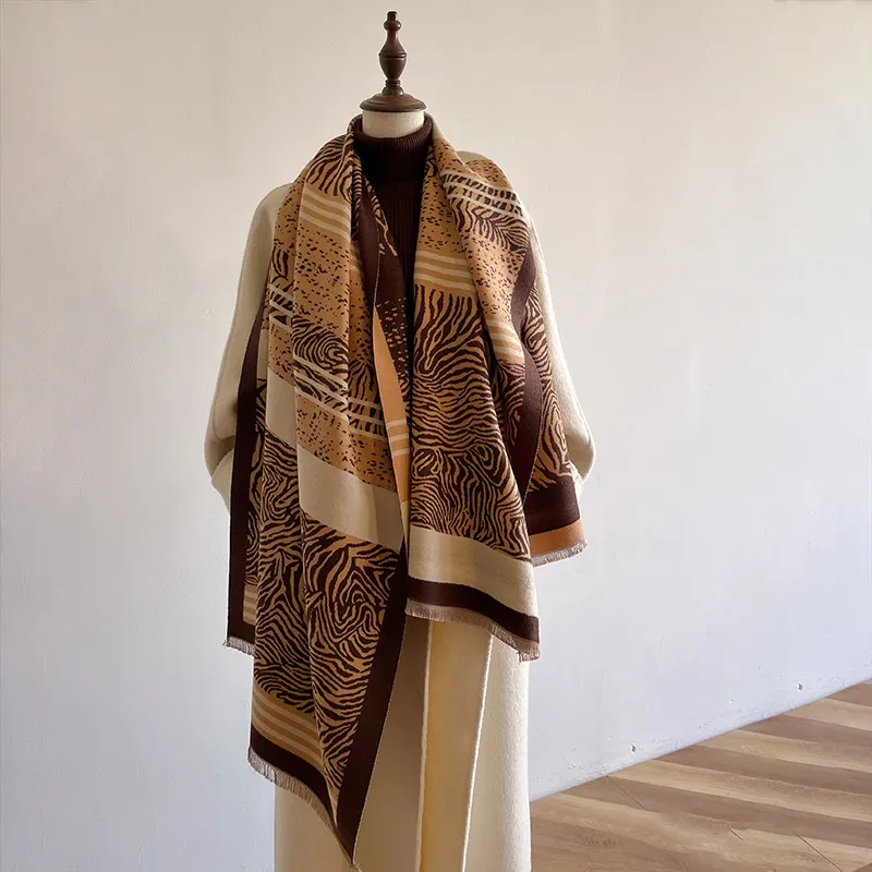 Cranta Komeia Knit Scarves Women's-3