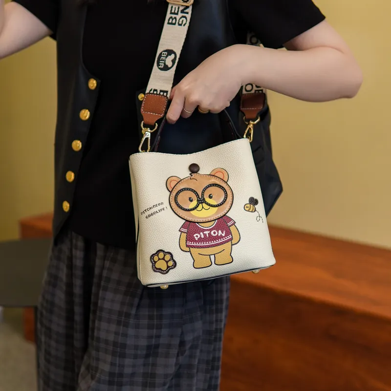North Pack Handbags Ecru+Shopping Bag-1